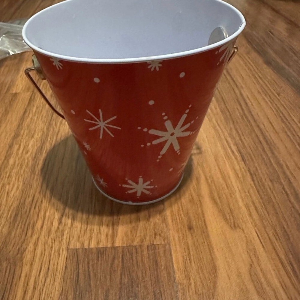 Red Snowflake Metal Bucket